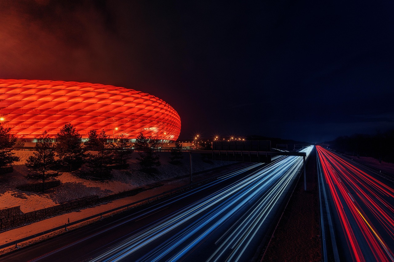 Stadio illuminato durante un evento serale